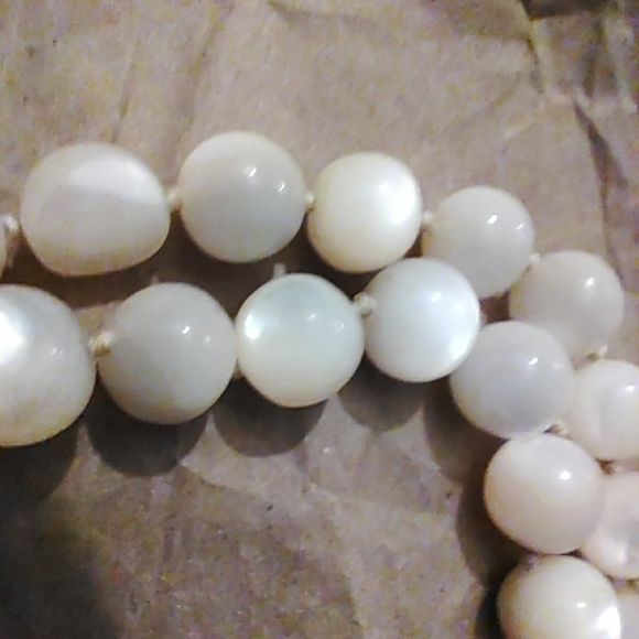 Cameo Pendant Necklace Vintage Mother of Pearl Polished Bead Double strand - Picture 4 of 14